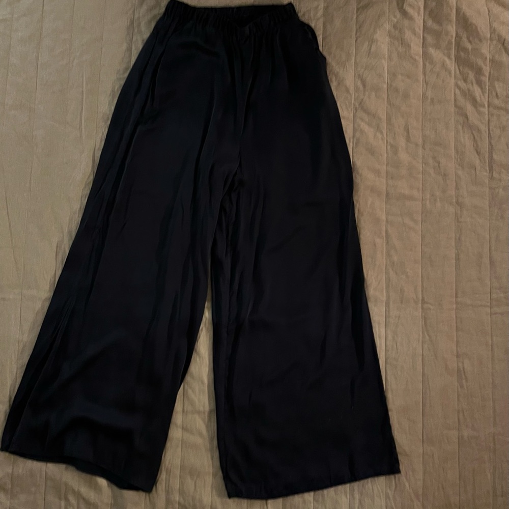 Navy / 100% sandwashed silk / internal pockets / hand wash or dryclean